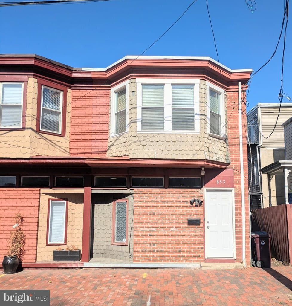 3 bedroom townhouse for sale at 853 N Madison St Wilmington 19801 - $240,000