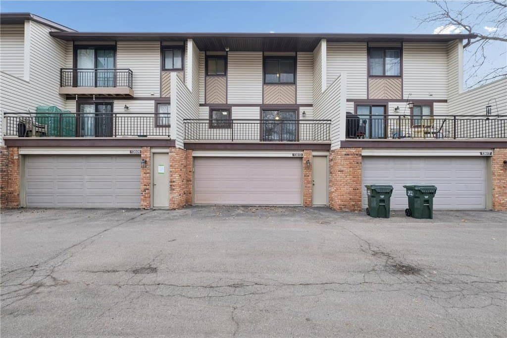 2 bedroom townhouse for sale at 13613 Heather Hills Dr Burnsville 55337 - $225,000
