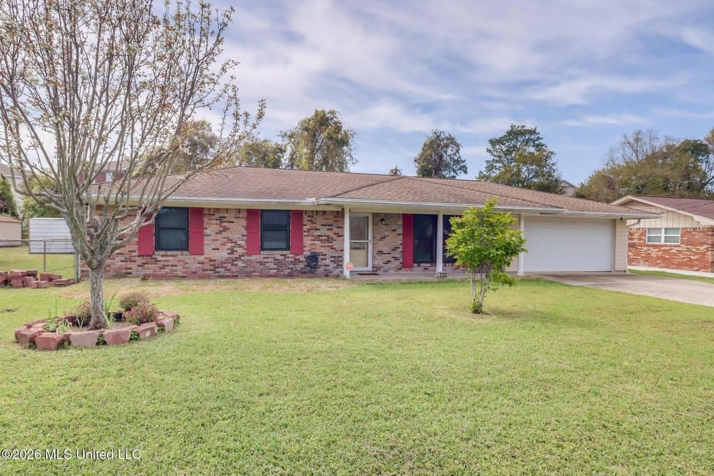 3 bedroom house for sale at 2185 Floyd Dr Biloxi 39531 - $199,900