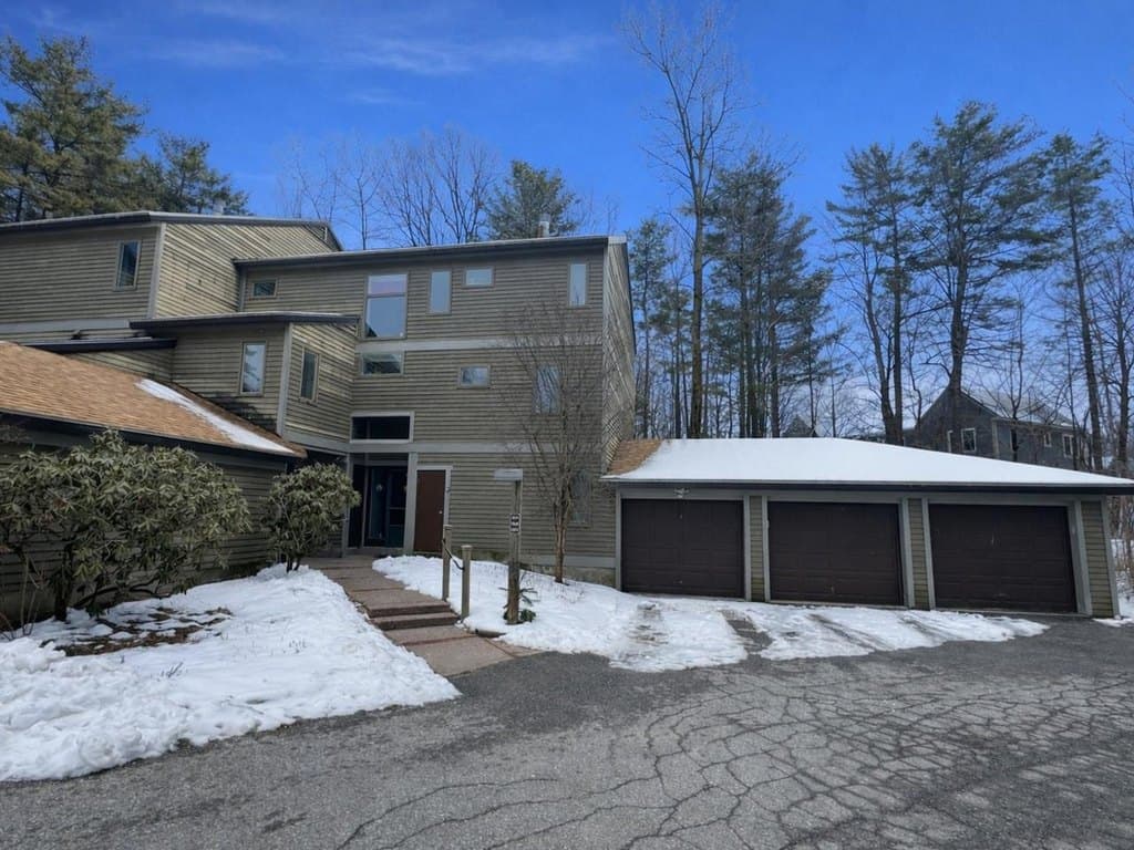 3 bedroom townhouse for sale at 71 E Redrock Dr Apt 103 Burlington - $375,000