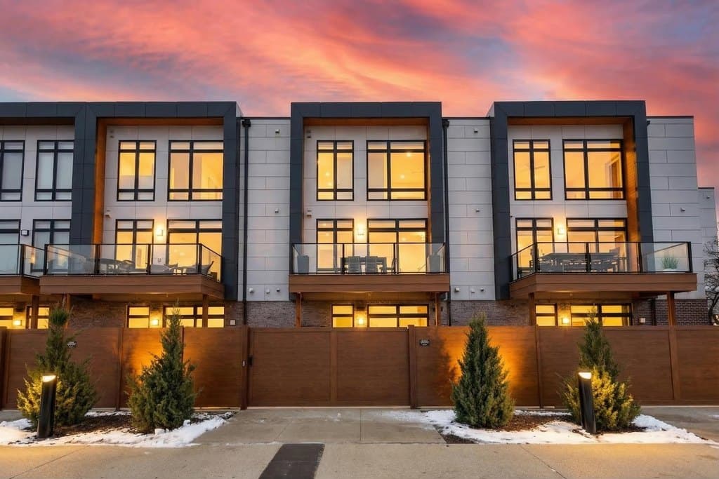 3 bedroom condo for sale at 1104 Brookwood Dr Unit 21 Green Bay 54304 - $1,679,000