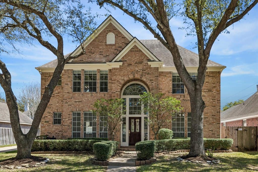 4 bedroom house for sale at 1207 Ellcreek Ct Sugar Land 77479 - $505,000