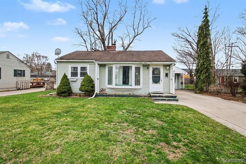 4 bedroom house for sale at 217 N 5th St Brighton 48116 - $335,000