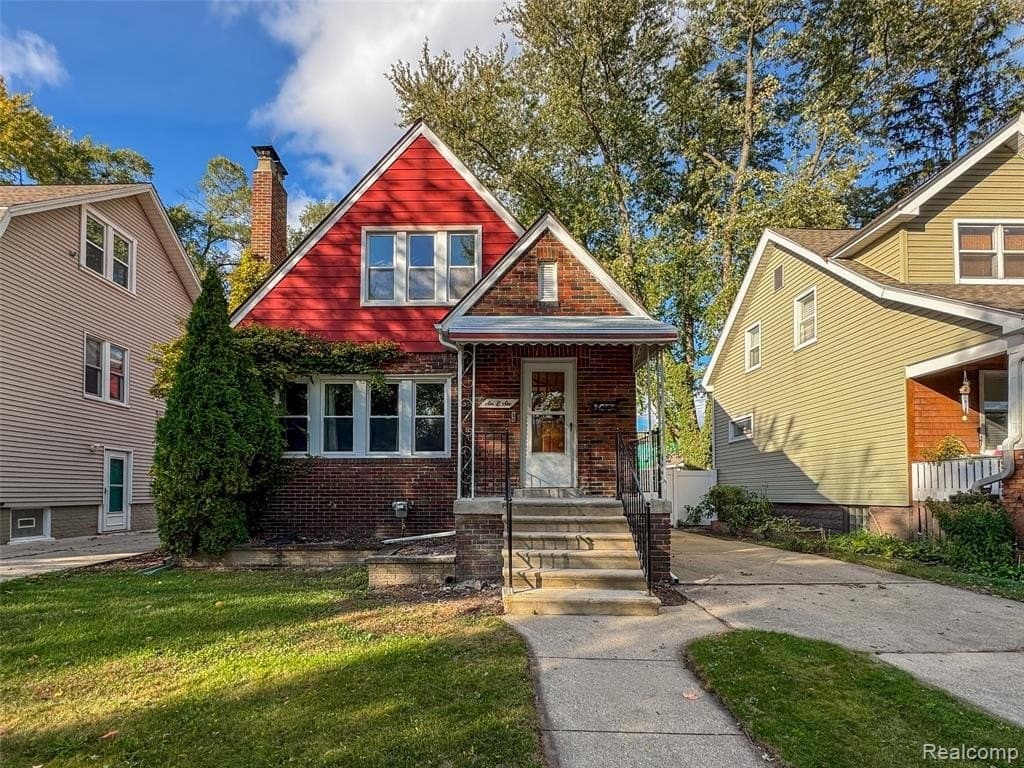3 bedroom house for sale at 686 Princeton Rd Berkley - $379,900