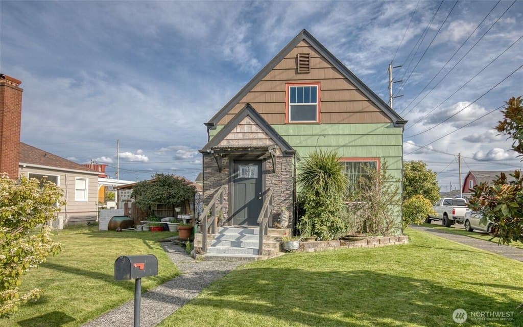 3 bedroom house for sale at 823 W 3rd St Aberdeen - $270,000