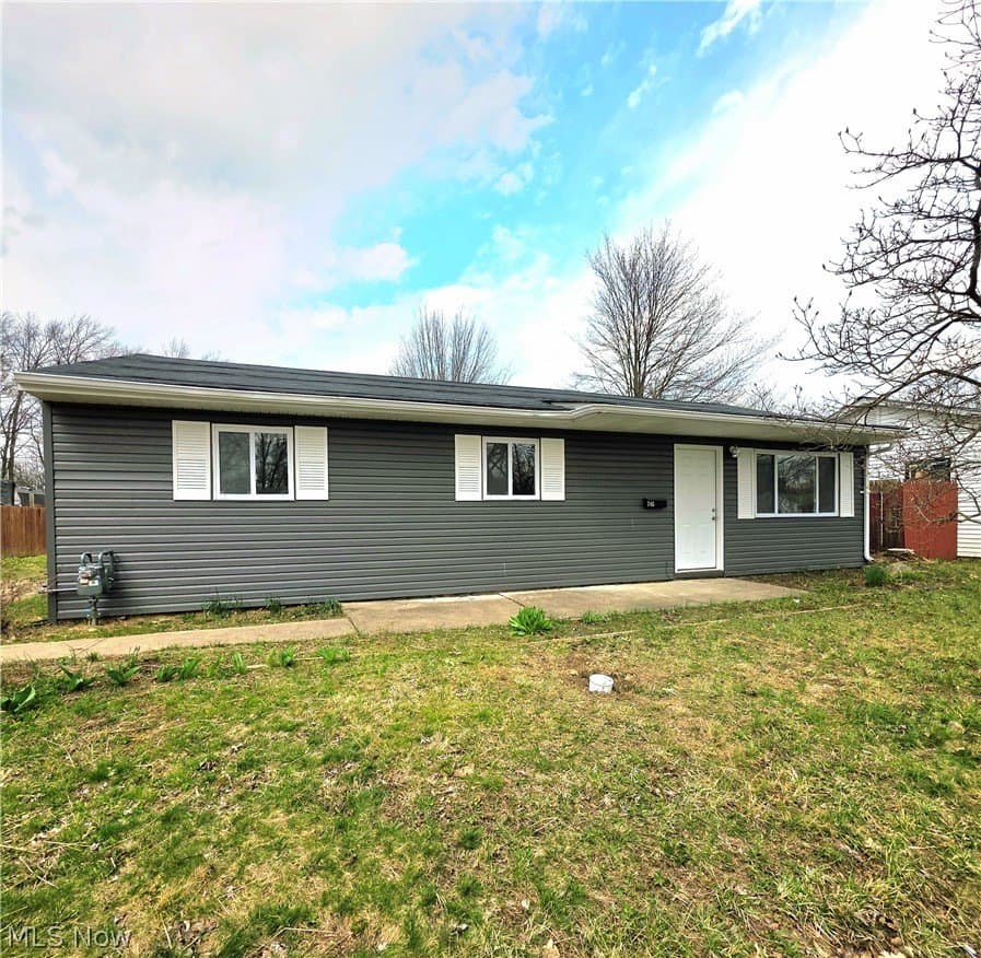 3 bedroom house for sale at 746 Delaware Ave Elyria 44035 - $165,000