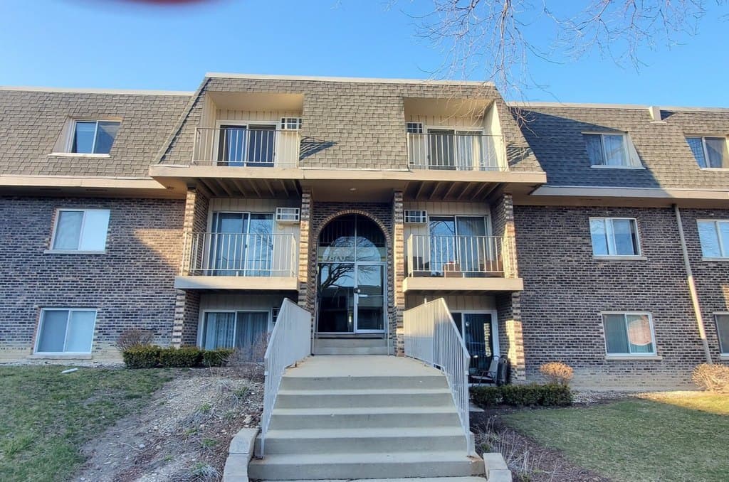 3 bedroom condo for sale at 870 Winesap Ct Apt 301 Prospect Heights 60070 - $265,000