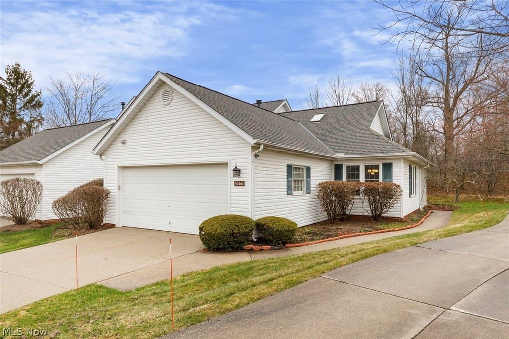 3 bedroom condo for sale at 1660 Chapman Way Broadview Heights - $309,900