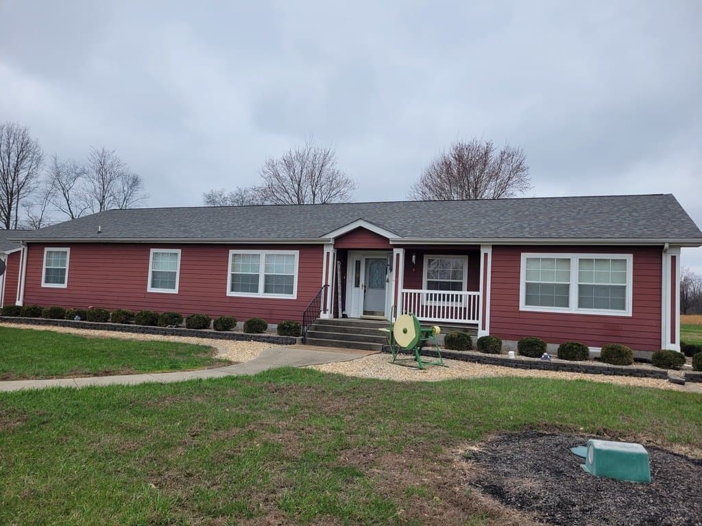 3 bedroom house for sale at 17592 N Seagull Ln Bluford - $320,000