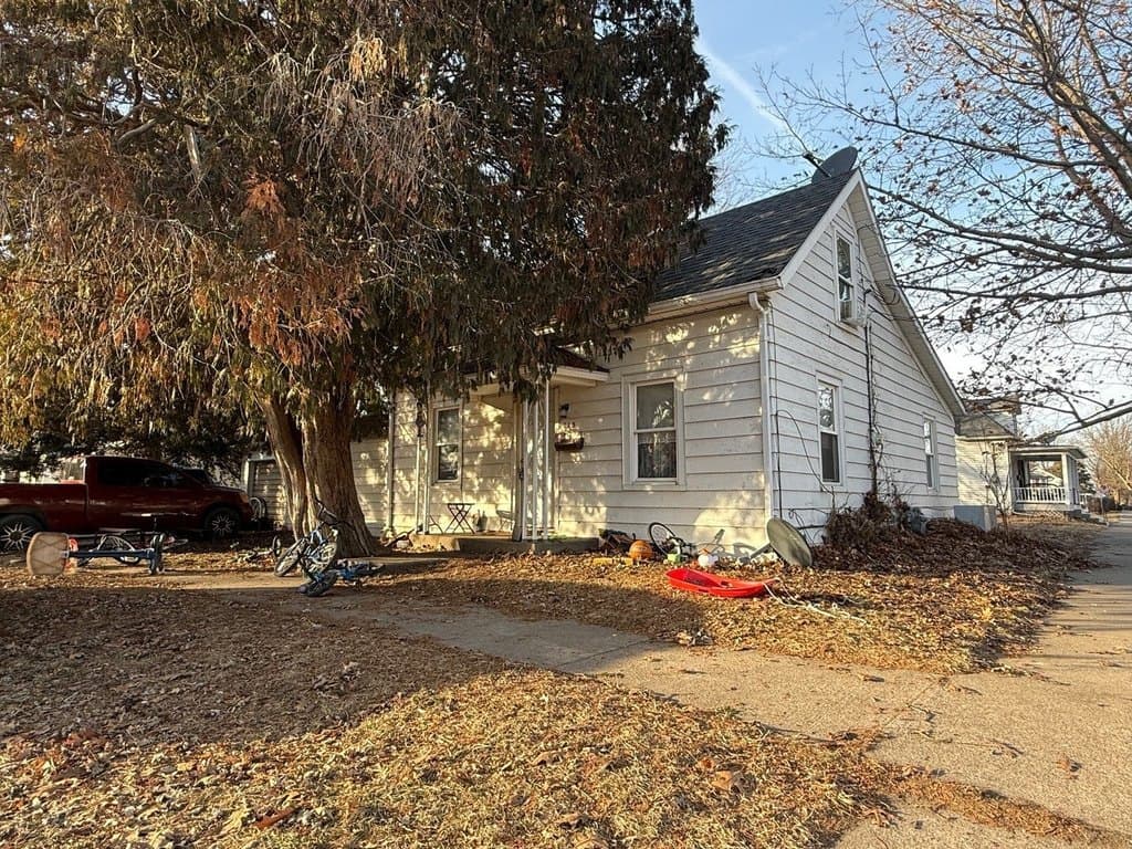 3 bedroom house for sale at 213 NE 4th St Aledo - $74,000