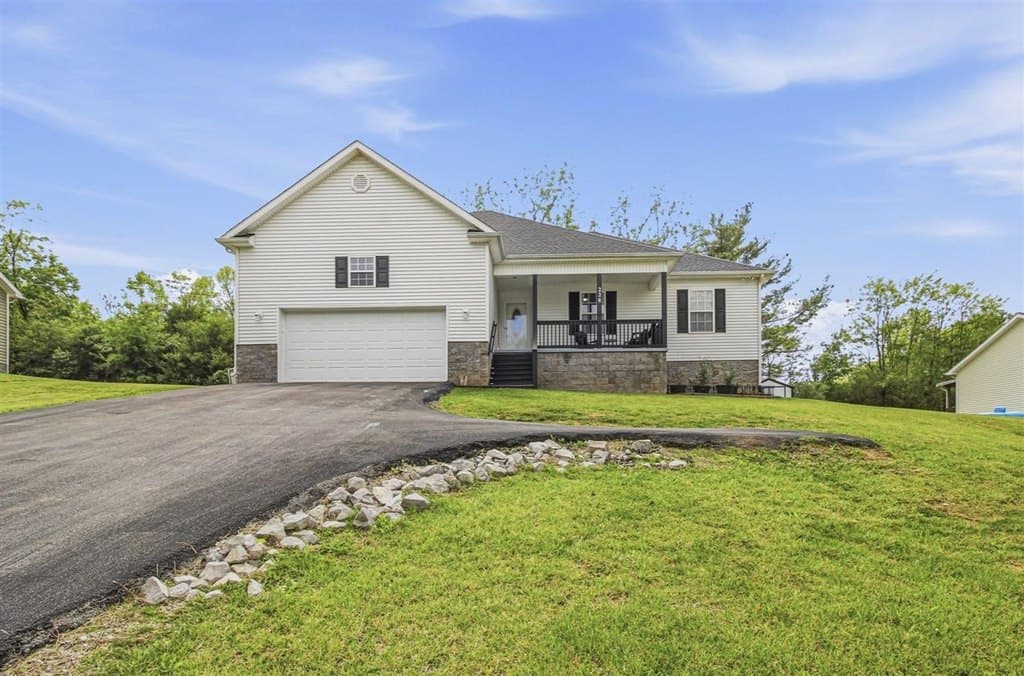 3 bedroom house for sale at 228 Homewood Blvd Glasgow 42141 - $244,900