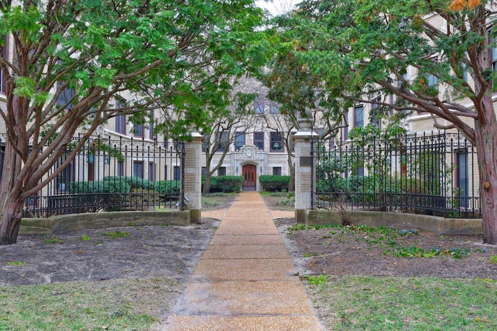 2 bedroom condo for sale at 826 Judson Ave Apt 4 Evanston 60202 - $339,000