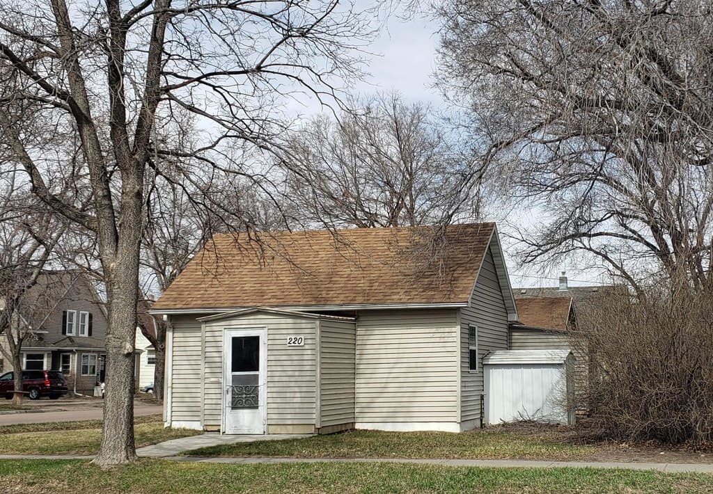 1 bedroom house for sale at 220 W 7th Ave Mitchell 57301 - $93,000
