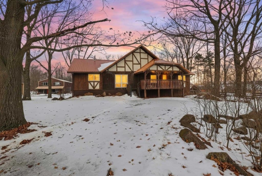 3 bedroom house for sale at 5106 Arpin Hansen Rd Arpin - $479,900