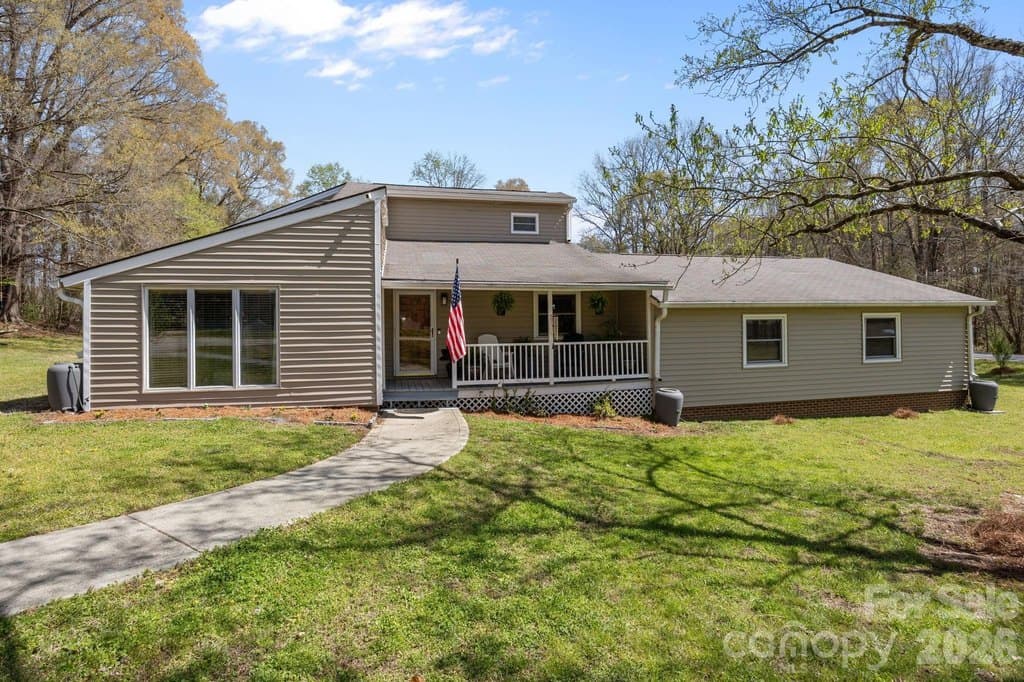4 bedroom house for sale at 5994 Rocky River Rd Concord 28025 - $450,000