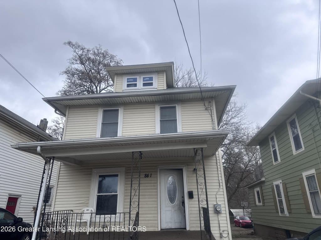 3 bedroom house for sale at 841 Baker St Lansing - $90,100