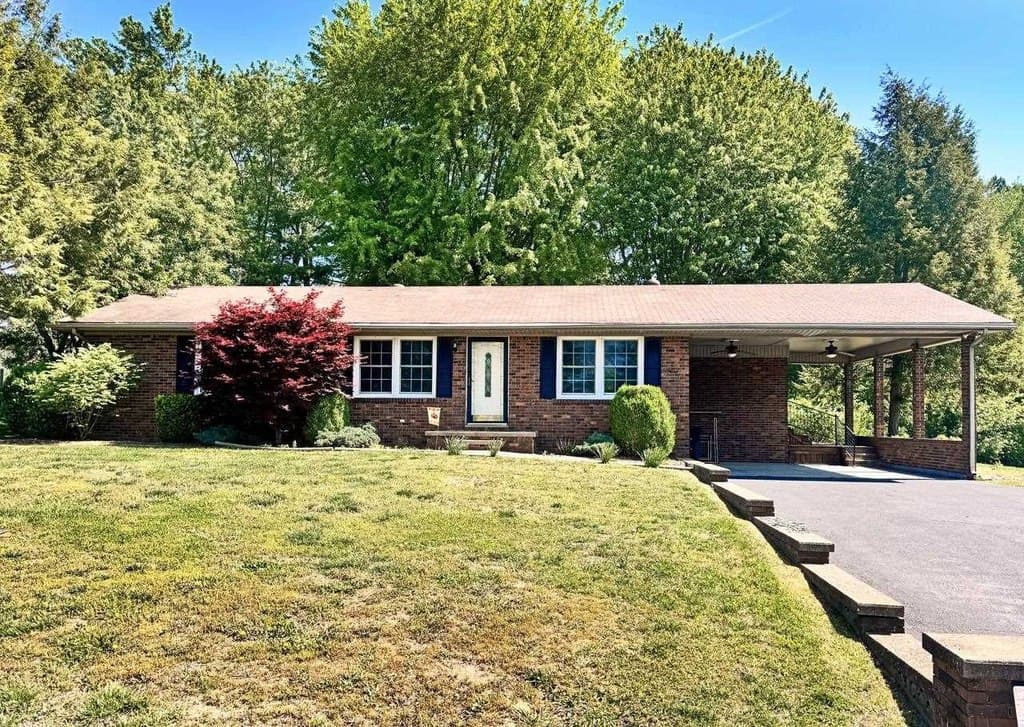 3 bedroom house for sale at 40 Windy Hill Rd Glasgow 42141 - $224,900