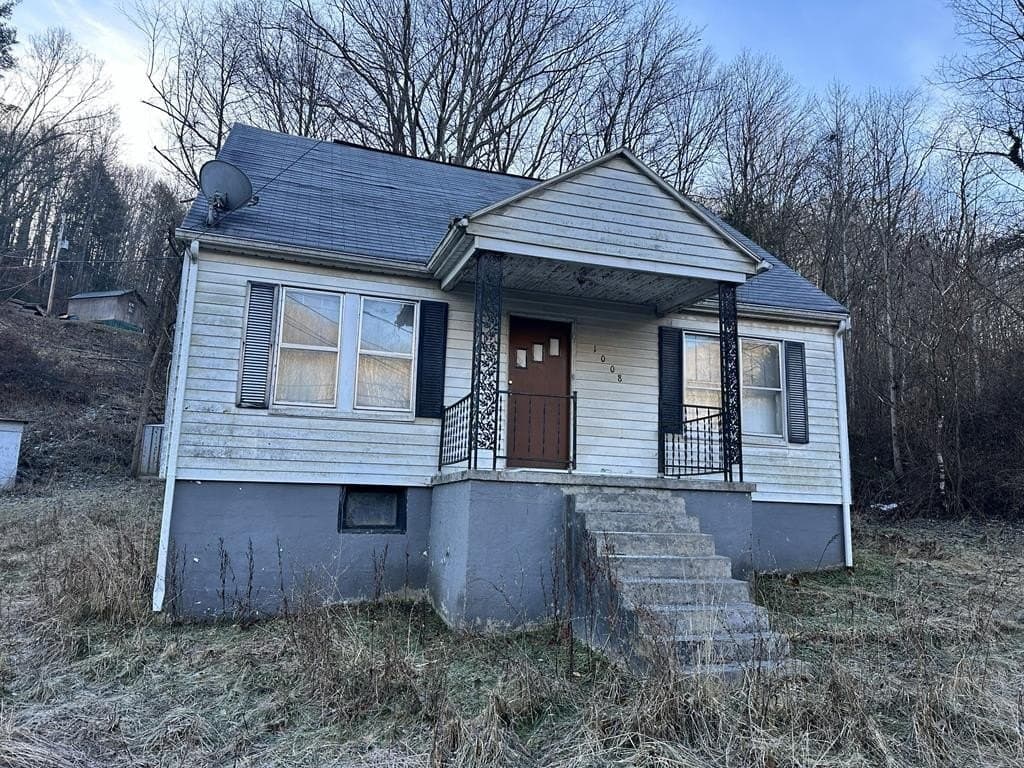3 bedroom house for sale at 1008 Lorton Lick Rd Bluewell - $86,000