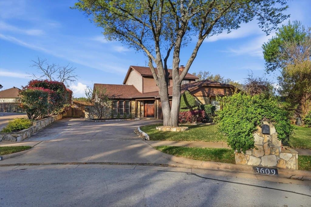 4 bedroom house for sale at 3609 Wayne Ct Bedford - $450,000