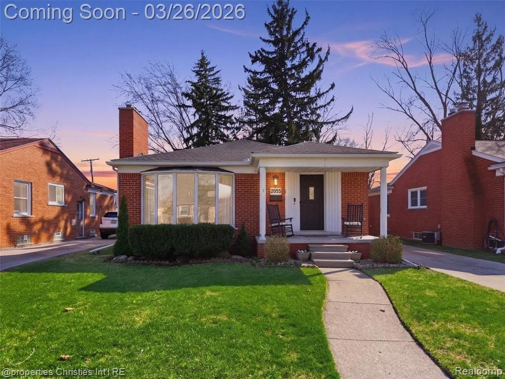 3 bedroom house for sale at 2893 Harvard Rd Berkley - $289,900
