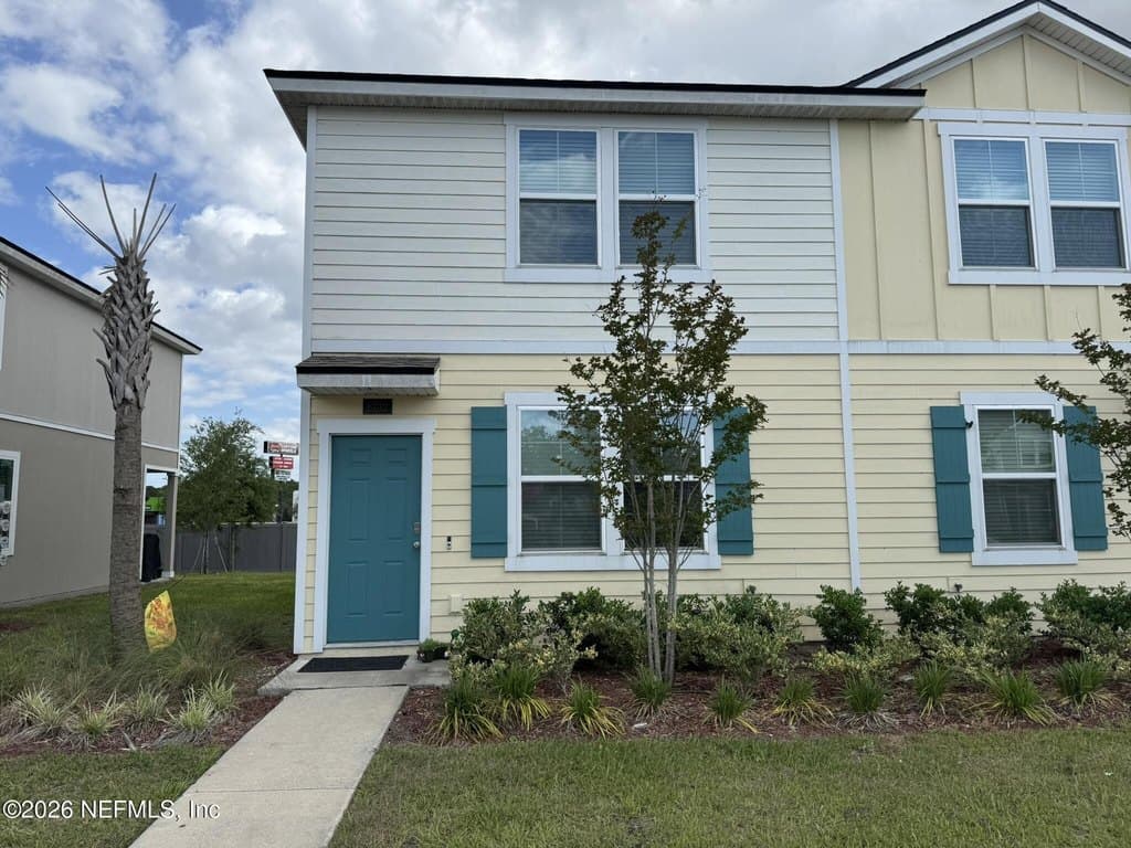 3 bedroom townhouse for sale at 8232 Watercourse Way Jacksonville - $209,000