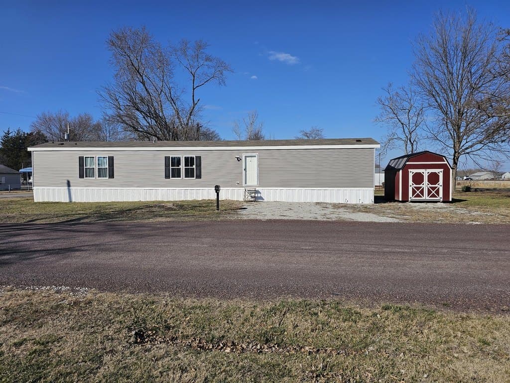 3 bedroom mobile home for sale at 303 N Marion St Central City - $110,000