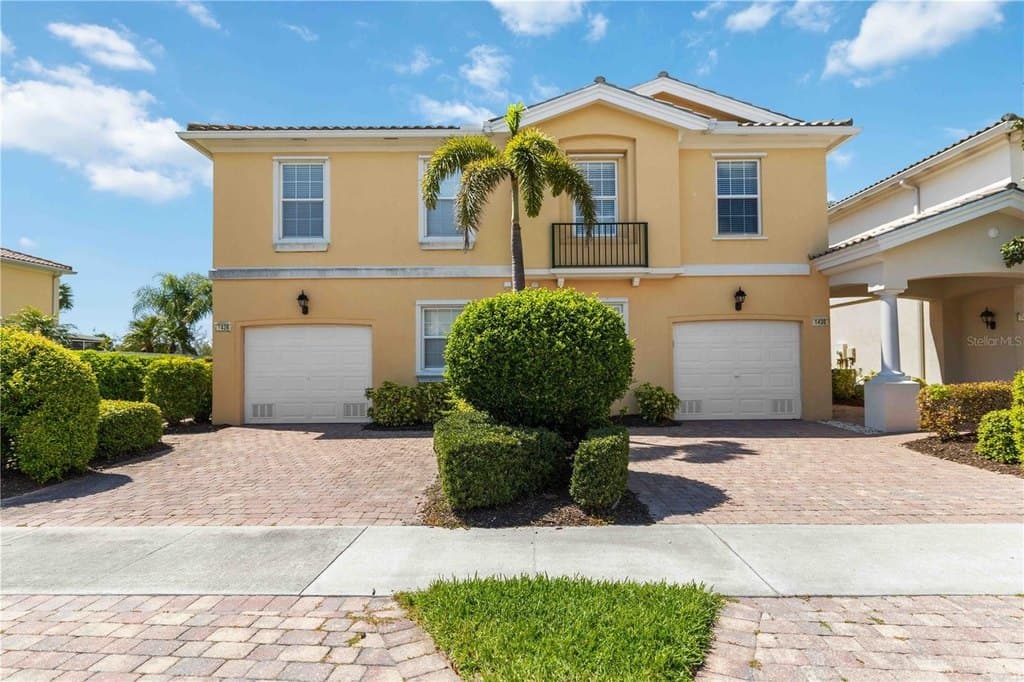 3 bedroom townhouse for sale at 1430 Burgos Dr Sarasota - $365,000