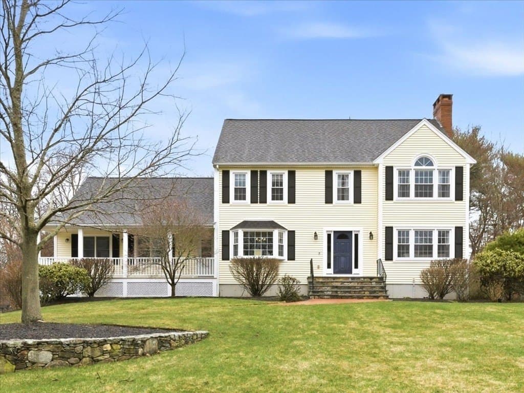 5 bedroom house for sale at 38 Old Farm Rd Abington - $1,175,000