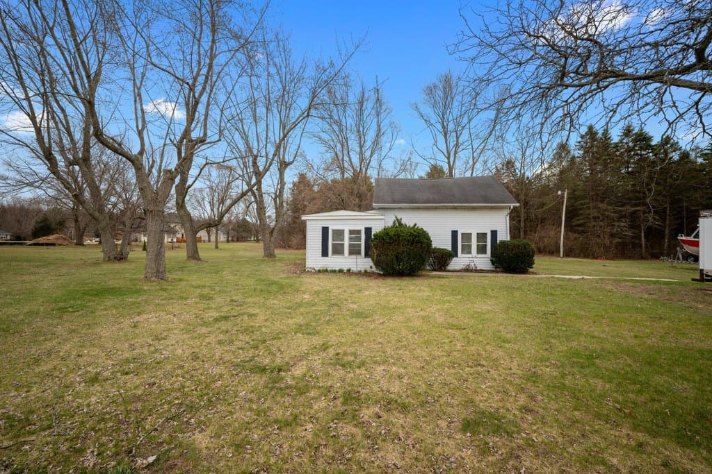 2 bedroom house for sale at 600 Benson Rd Benton Harbor - $249,900
