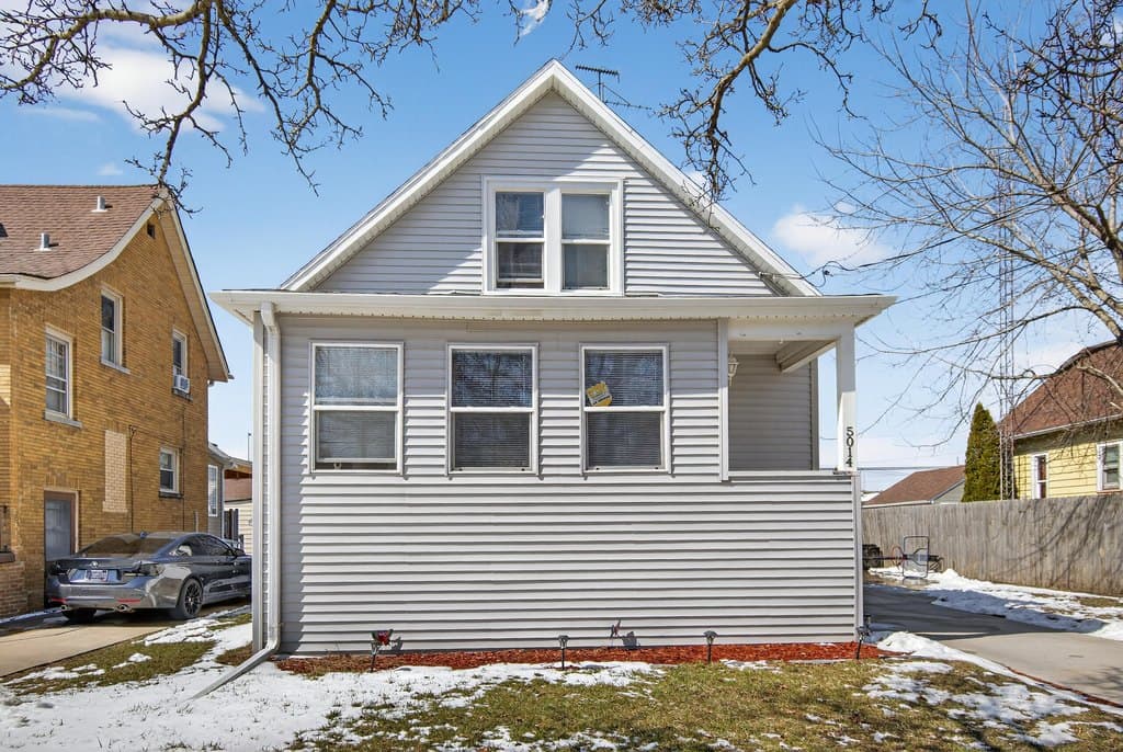 2 bedroom house for sale at 5014 25th Ave Kenosha 53140 - $230,000