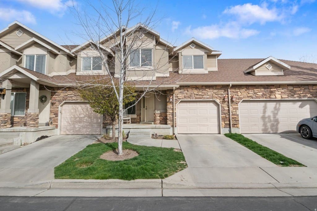 3 bedroom townhouse for sale at 668 E Clearwater Dr Layton 84041 - $409,000