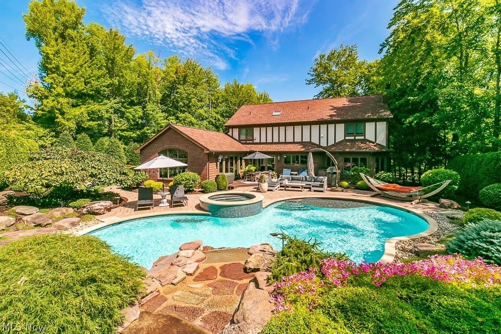 4 bedroom house for sale at 780 Village Cir Mayfield - $1,174,900