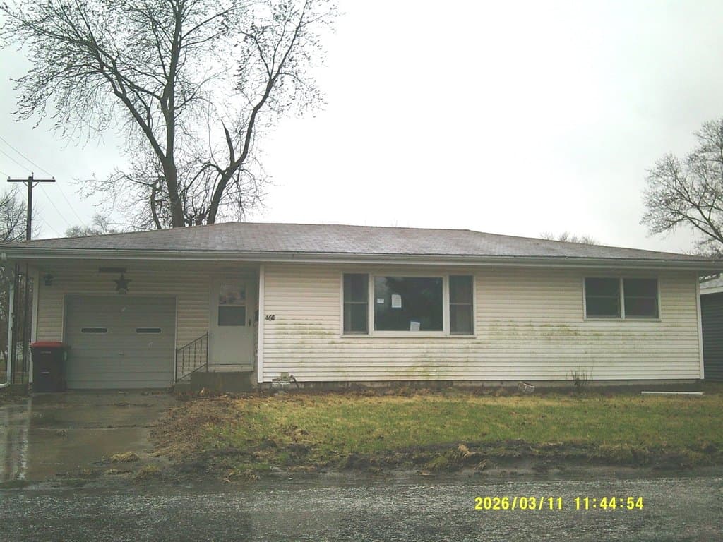 2 bedroom house for sale at 460 W Gridley St Bushnell - $59,900