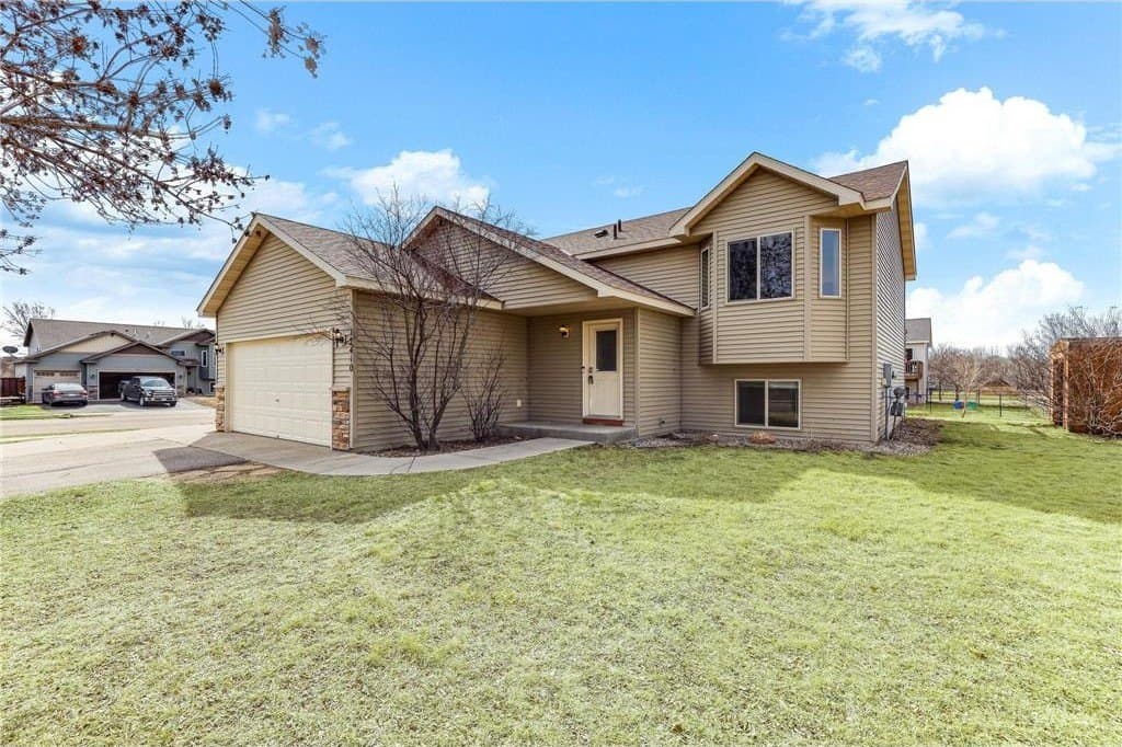5 bedroom house for sale at 12410 45th Ave Becker - $340,000