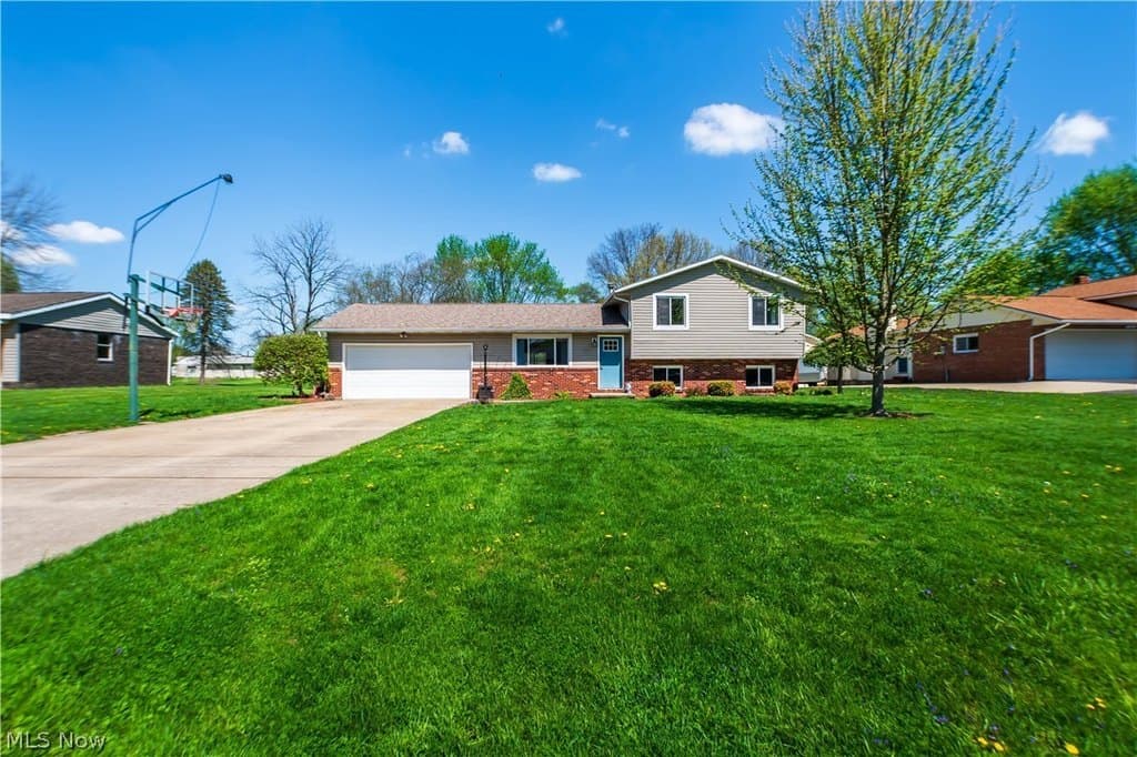 3 bedroom house for sale at 2375 Yorktown St NW Uniontown 44685 - $299,999
