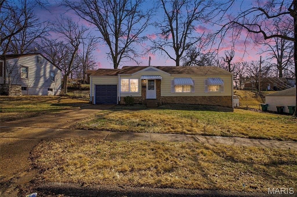 3 bedroom house for sale at 10454 Coburg Lands Dr Bellefontaine Neighbors - $139,400