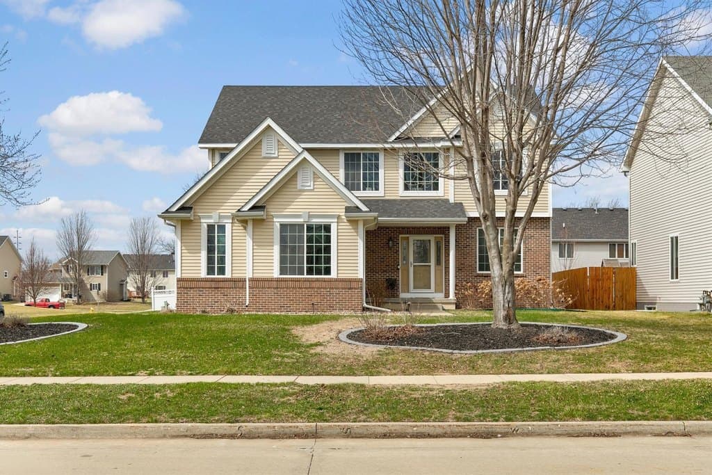 4 bedroom house for sale at 610 SE Carefree Ln Waukee 50263 - $415,000