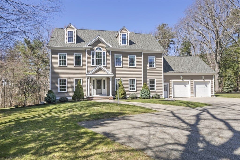 4 bedroom house for sale at 710 Linwood St Abington - $989,900