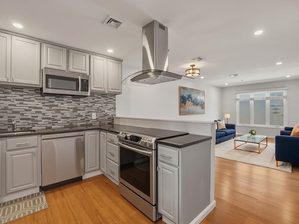 3 bedroom condo for sale at 4 Duck Pond Rd Apt 225 Beverly - $430,000