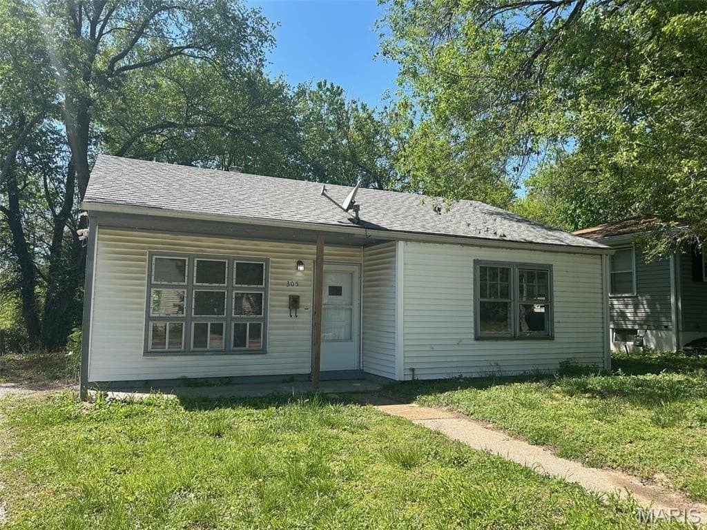 2 bedroom house for sale at 305 Mueller Ave Ferguson 63135 - $64,900