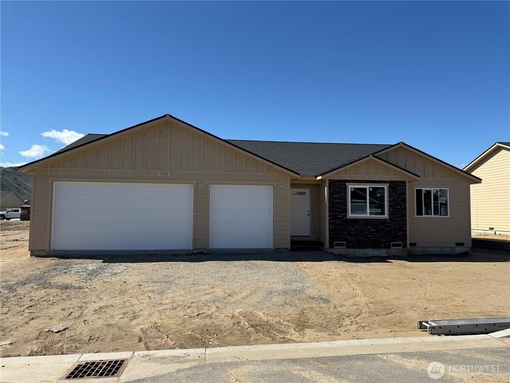 3 bedroom house for sale at 325 Emma Dr Wenatchee 98801 - $555,000