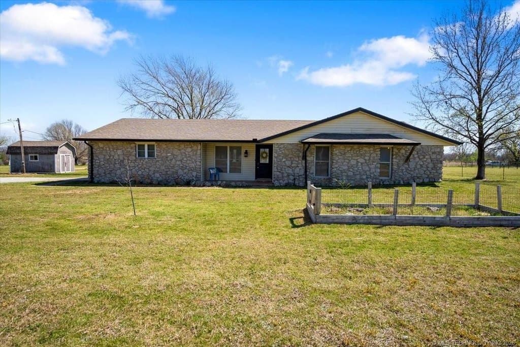 3 bedroom house for sale at 12139 N 121st East Ave Owasso 74021 - $330,000