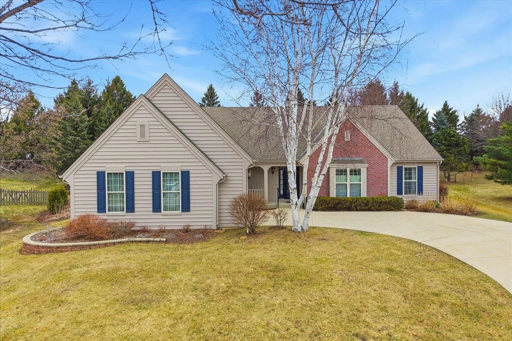 4 bedroom house for sale at 446 W Bridge Ct Grafton 53024 - $630,000