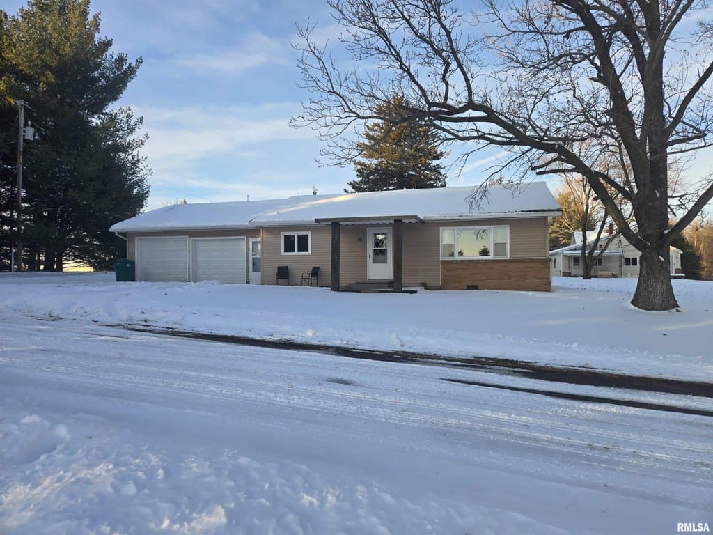 2 bedroom house for sale at 110 W Mound St Blandinsville - $122,500