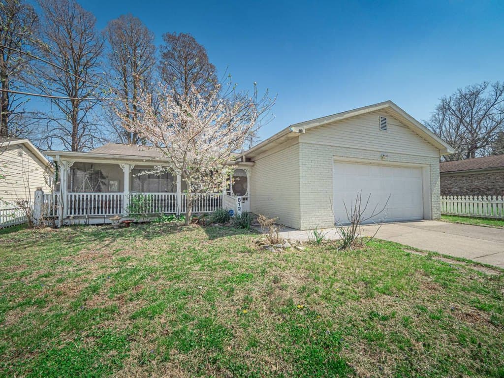 3 bedroom house for sale at 812 Audubon Dr Evansville - $235,000