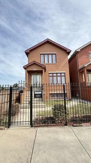 4 bedroom house for sale at 4505 S Drake Ave Chicago - $657,000