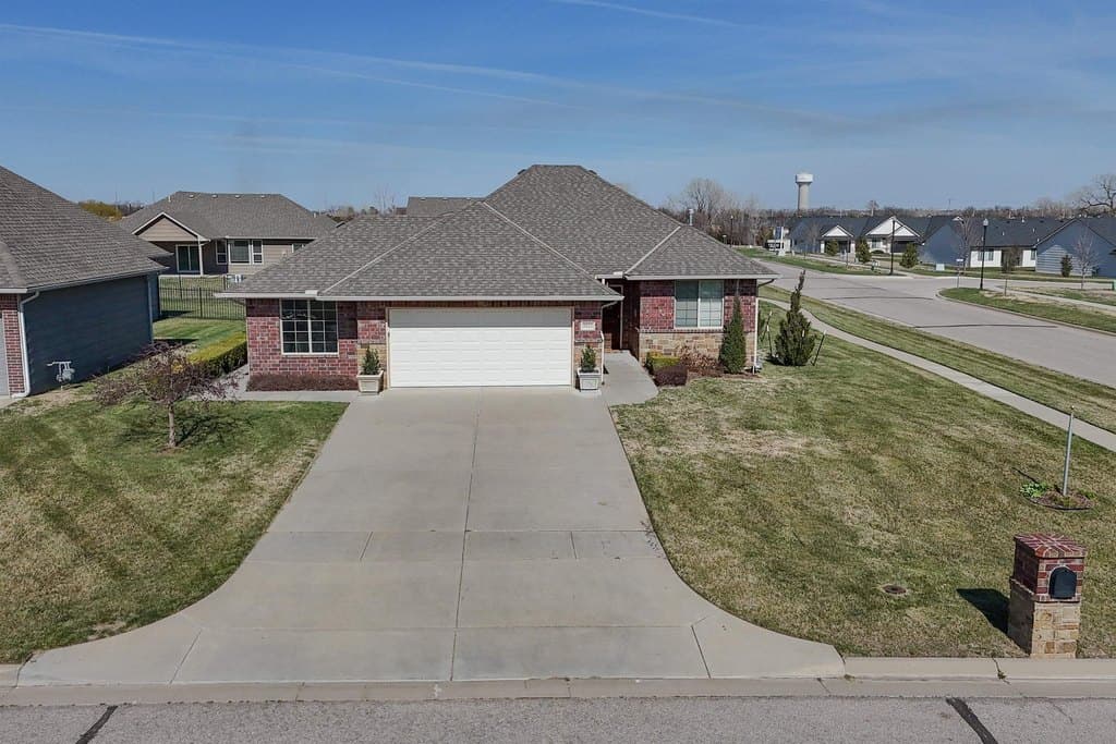 4 bedroom house for sale at 5122 N Brookstone St Bel Aire - $385,000