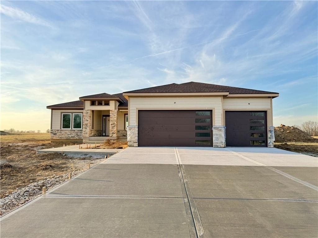 3 bedroom house for sale at 422 NE Lakota Dr Adrian - $615,000