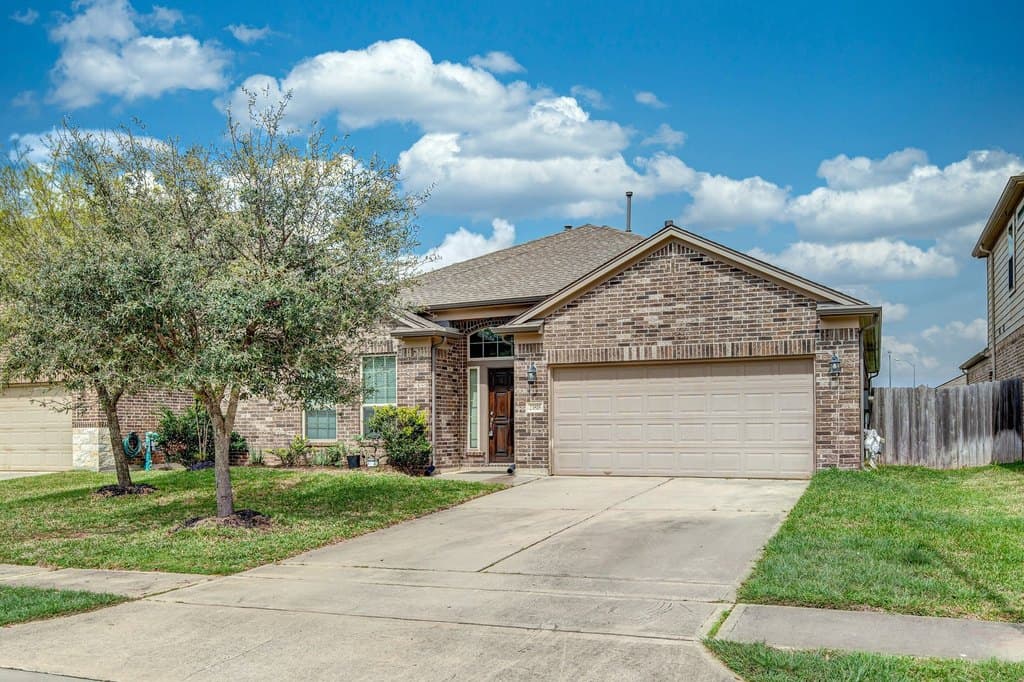 3 bedroom house for sale at 23818 Hawthorn Dale Ct Katy 77493 - $369,900