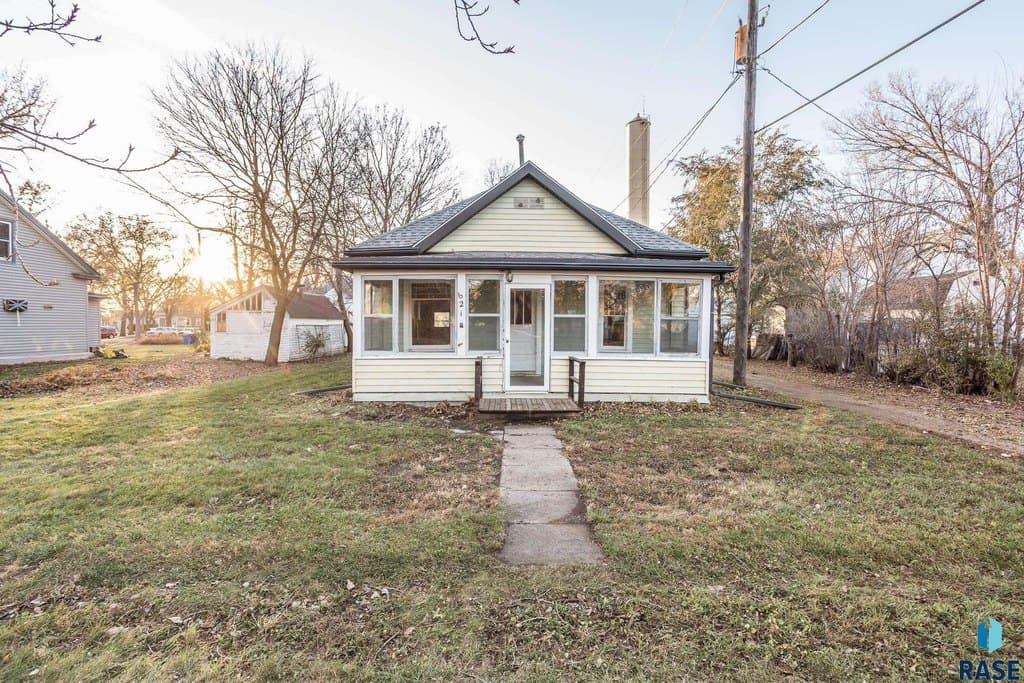3 bedroom house for sale at 621 Montana St Centerville - $95,000